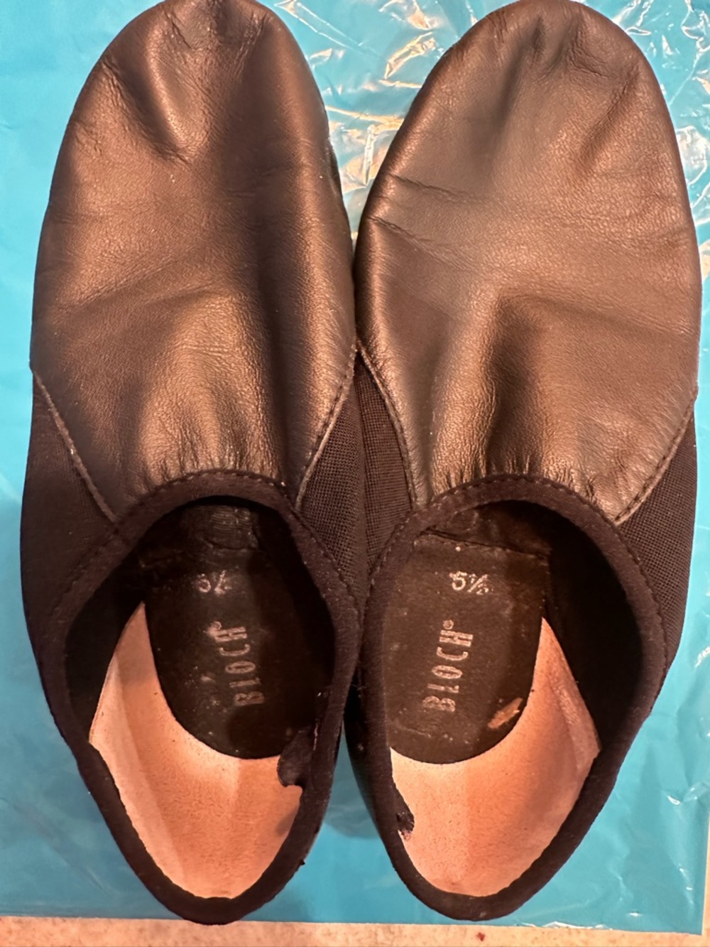 Bloch Black Women's Split-Top Jazz Flats